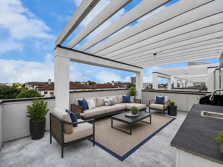 5630 Dolores St — Photo 34