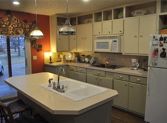 2nd image of 2750 Heights Circle Dr