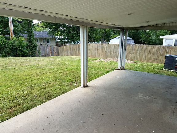 5th image of 928 Williams St