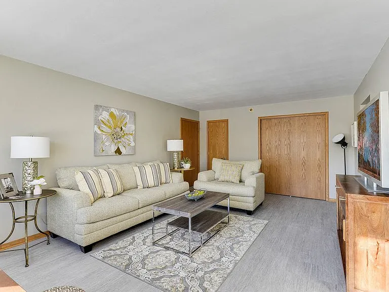Edina Galleria Flats - 7008 Sandell Avenue