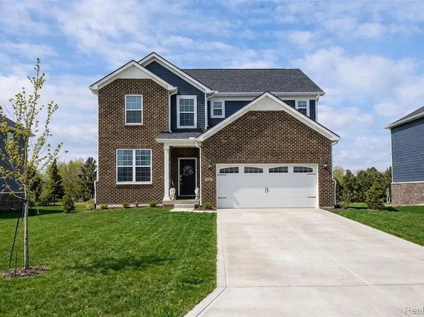 2882 Trillium Hills Dr, Commerce Township, MI 48382