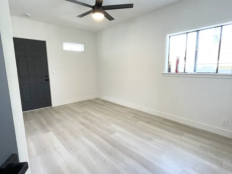 4253 Howe St #A — Photo 19