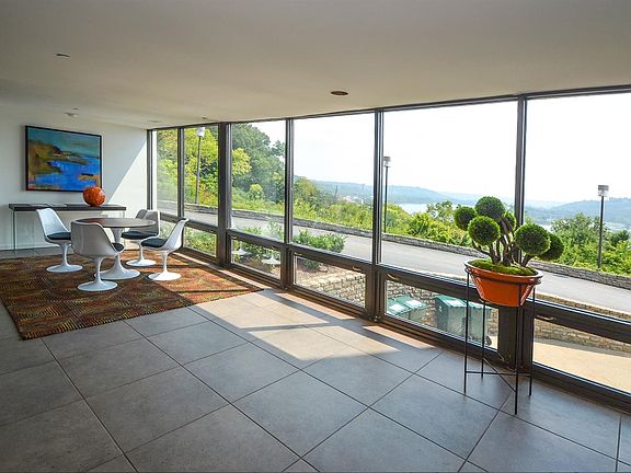 2nd image of 415 Bond Pl Unit 12-B