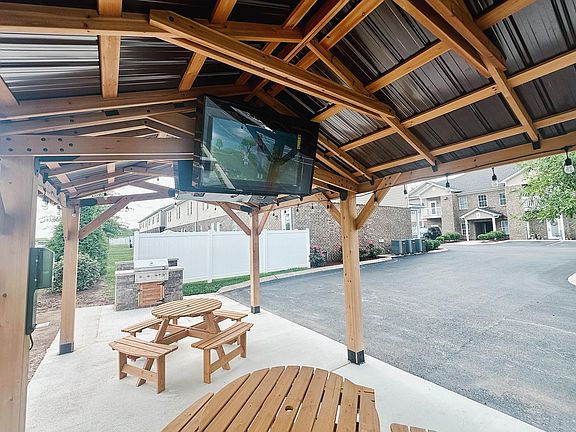 4th image of 546 Plano Rd #607