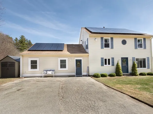 11 Alden St, Tyngsboro, MA 01879