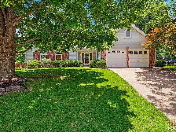 3rd image of 7811 Grantwood Oaks Ct