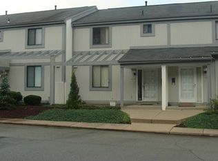 1577 Pinehurst Dr, Upper St Clair, PA 15241