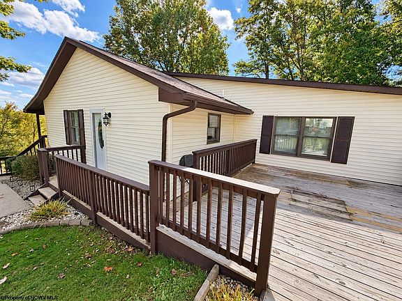 6th image of 13 Silver Maple Ln