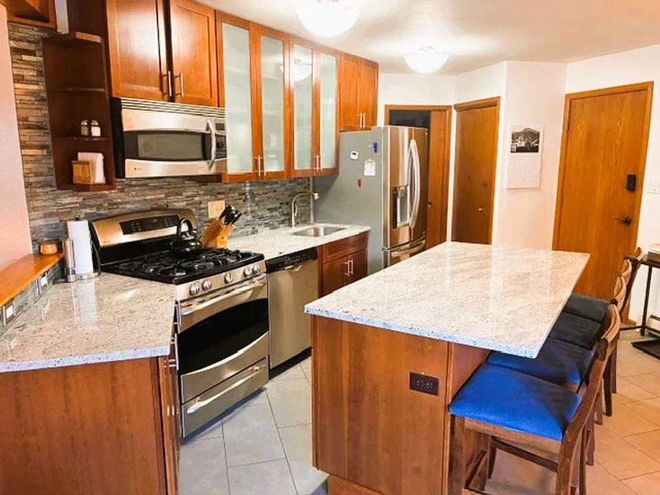 601 Galena St #2