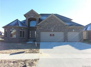 50188 Ashperton Dr, Macomb, MI 48044