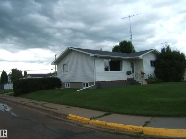4337 48a St, Vegreville, AB T9C 1B2