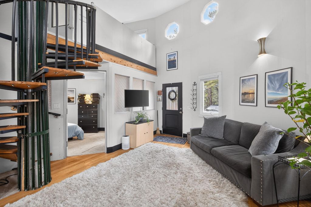 Apartment in Truro - View 3