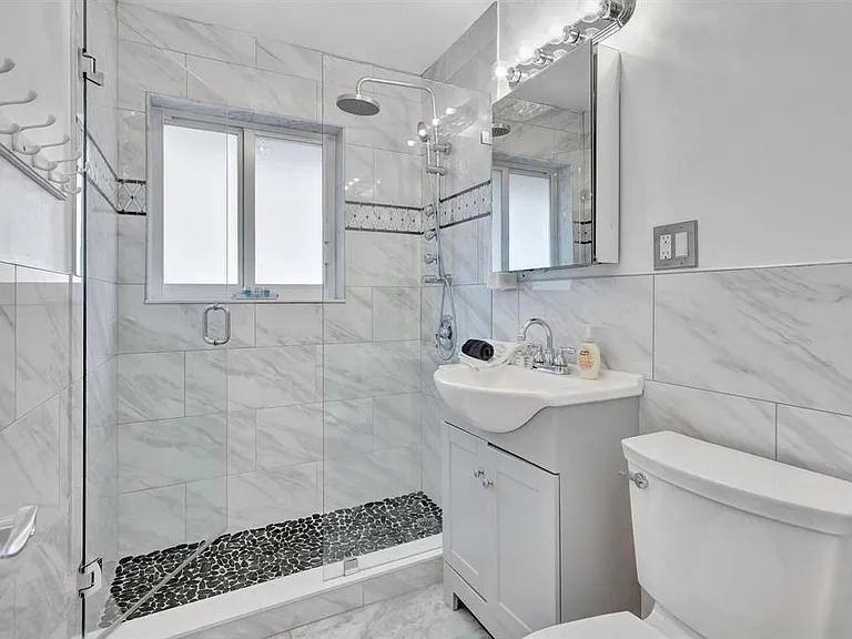 925 NE 25th Ave — Photo 27