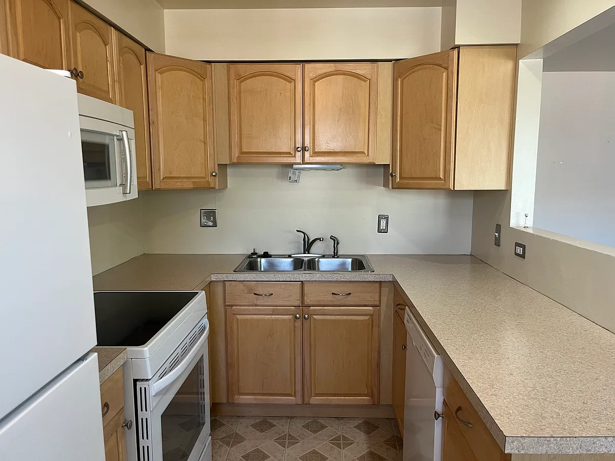 Building Photo - 17540 Mack Ave #9