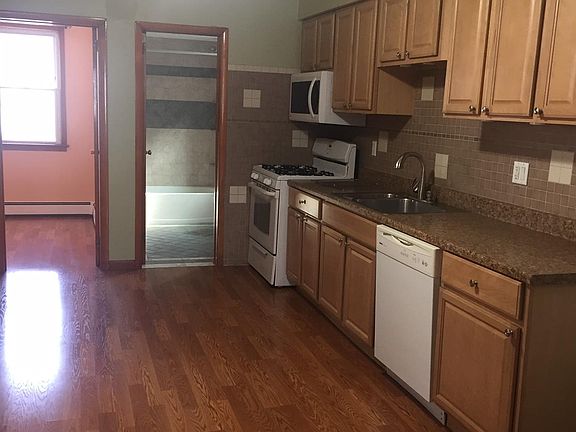 5th image of 180 Cambridge Ave #2