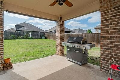 4th image of 2410 Askew Dr