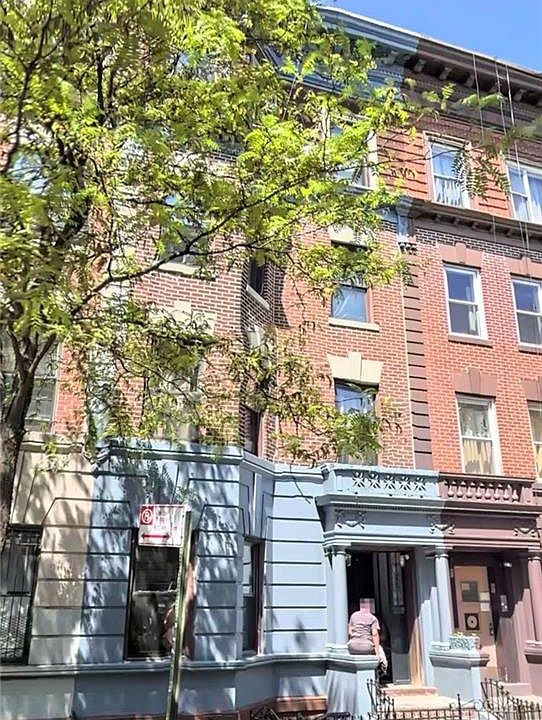 1st image of 220 Kingston Ave