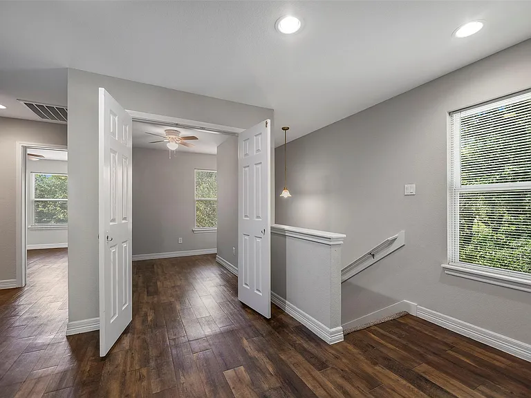 1123 Runneburg Rd — Photo 10