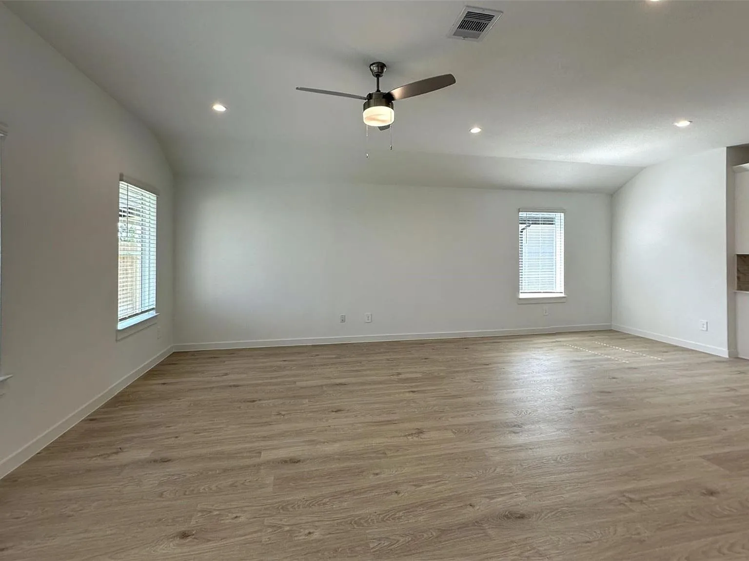 4 bed, 2.0 bath, 2031 sqft, $2,150 — Photo 4