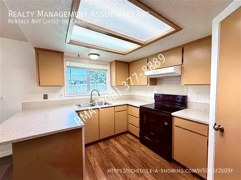 2324 Yucca Pl — Photo 6