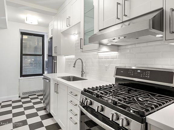 2nd image of 101 7th Ave #7L