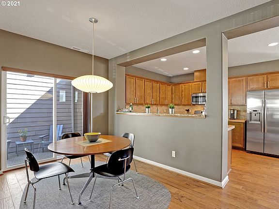 5th image of 337 NE 105th Ave