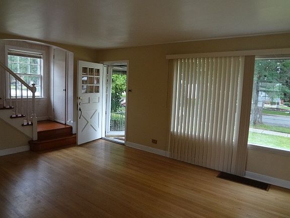 2nd image of 10015 Drury Ln