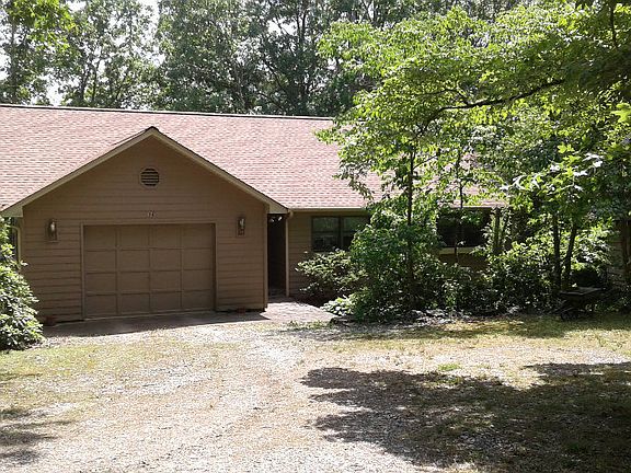 2nd image of 34 Lone Pine Ln