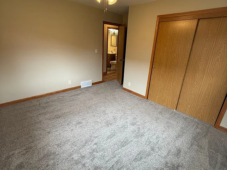 Evergreen Terrace Apartments — Photo 20