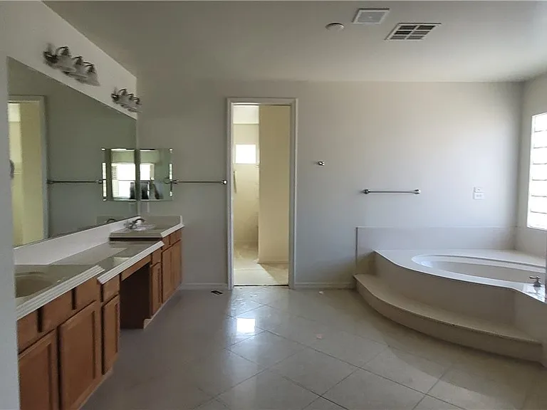 7728 Villa De La Paz Ave — Photo 58