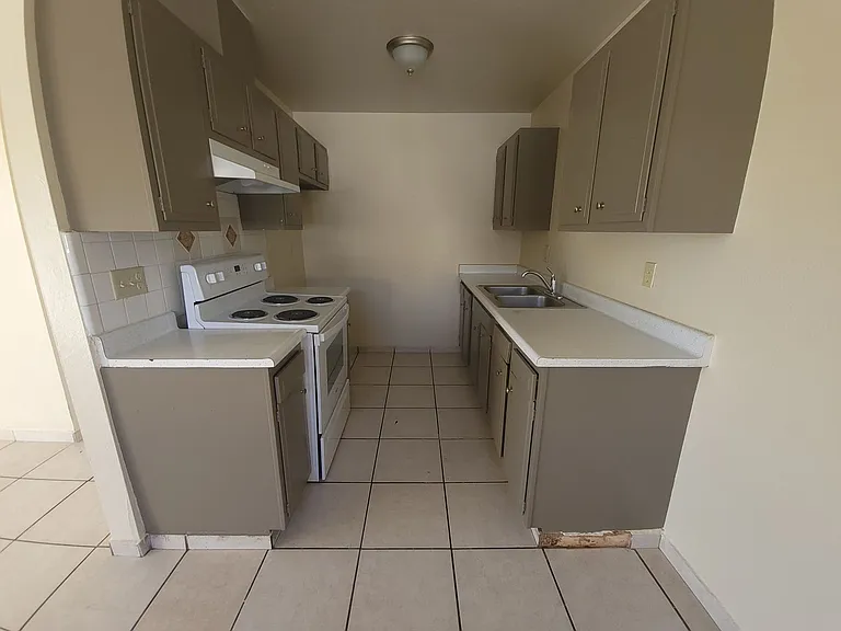 1134 Parkside St — Photo 8
