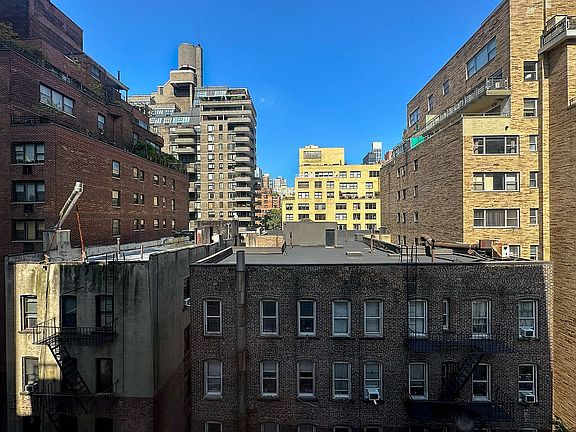 5th image of 321 E 48th St APT 9A