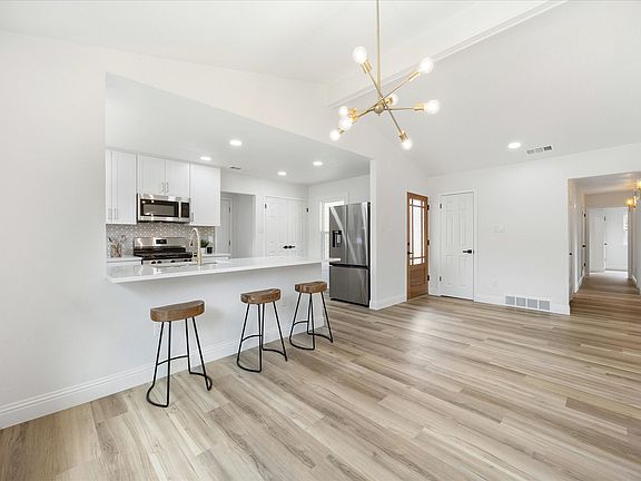 4th image of 5706 Banting Way