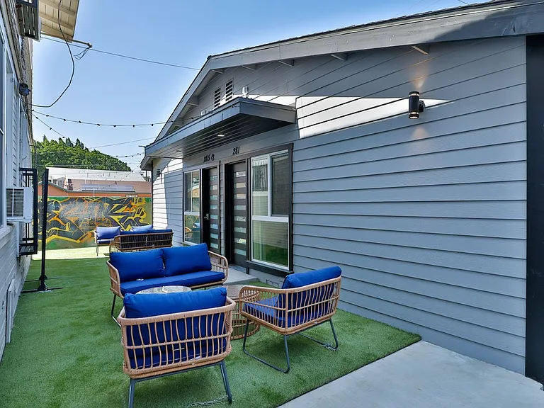 2811 Menlo Ave — Photo 9