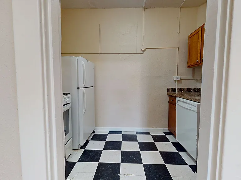 Roycroft Apartments — Photo 42