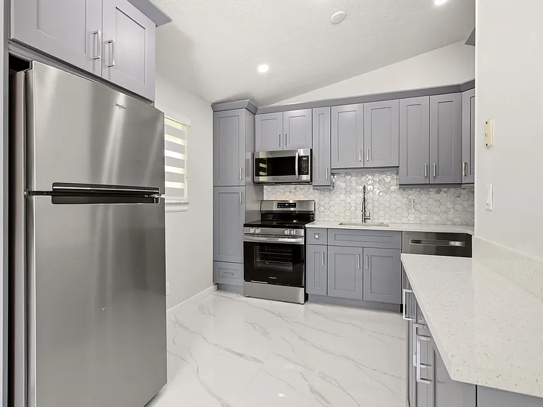 1786 SW 22nd St #1 — Photo 8
