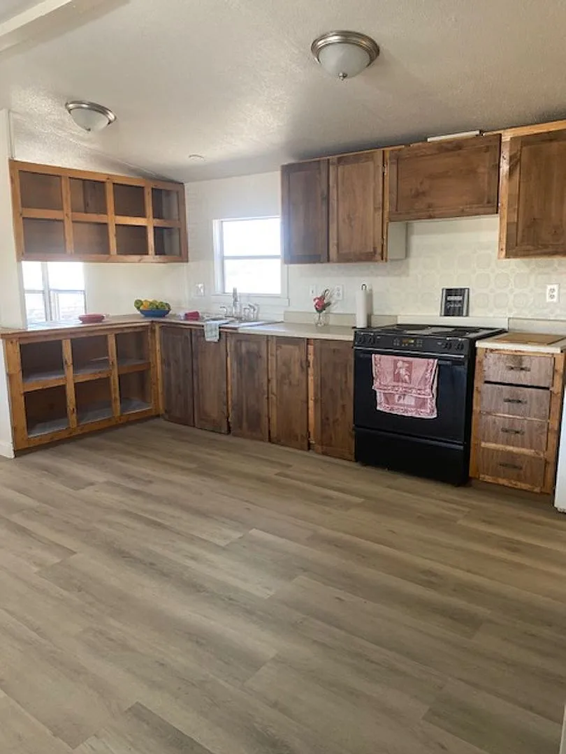 3724 CR 458 — Photo 3
