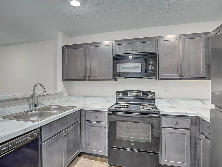 603 Court Yard Ln — Photo 9