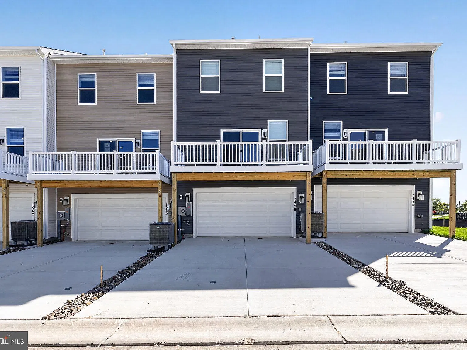 3 bed, 3.5 bath, 1763 sqft, $3,150 — Photo 2