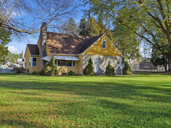 230 McLeod Ave W, Winsted, MN 55395