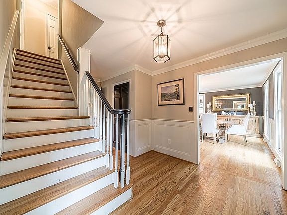 2nd image of 17 Cambridge Dr