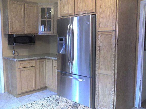 3rd image of 1302 Helen Dr