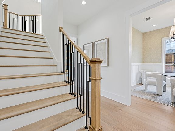3rd image of 10209 Linkwood Dr