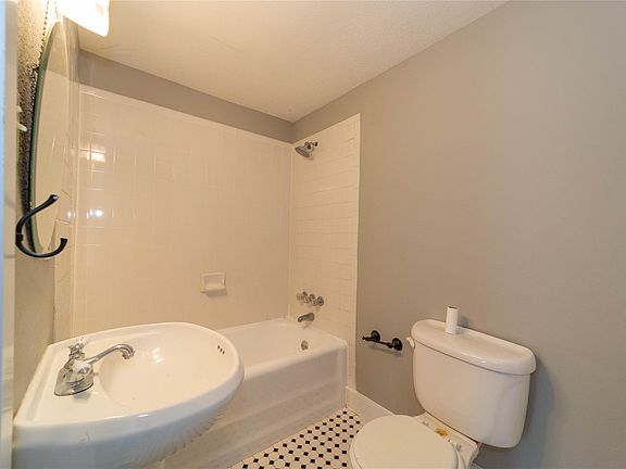 5th image of 2226 W Rosedale St S APT 100