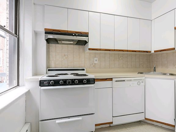 4th image of 90 W Houston St APT 3R