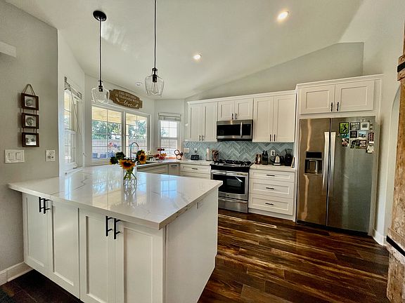 2nd image of 4367 Laurelhurst Rd