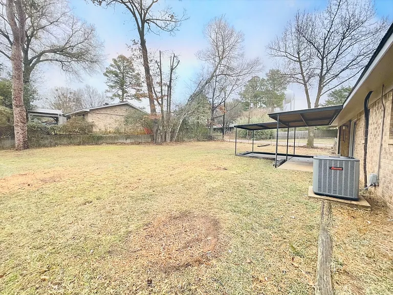 407 Drake Blvd — Photo 10