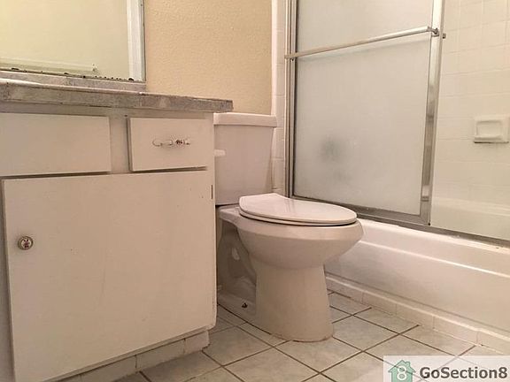 5th image of 206 Plaza Verde Dr APT D31
