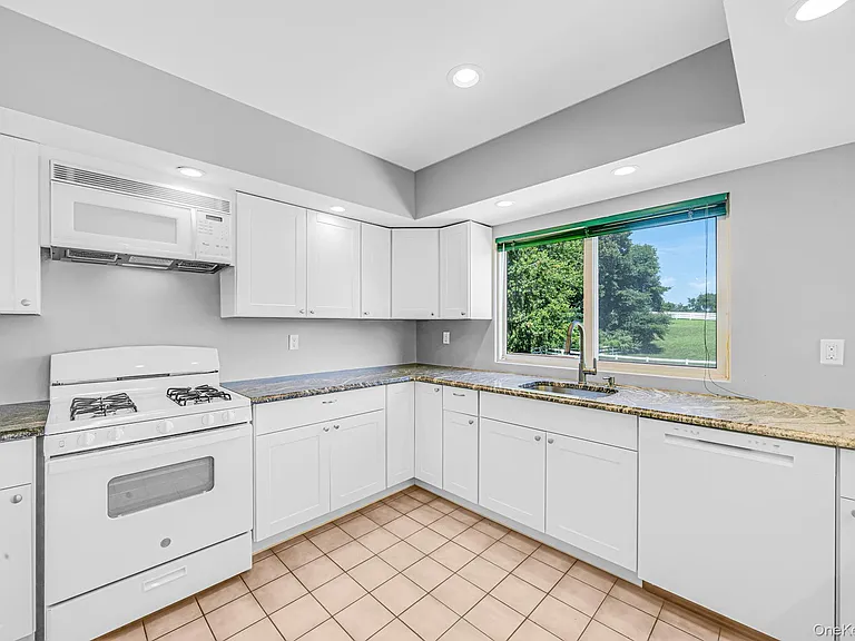 1394 Main Rd — Photo 9