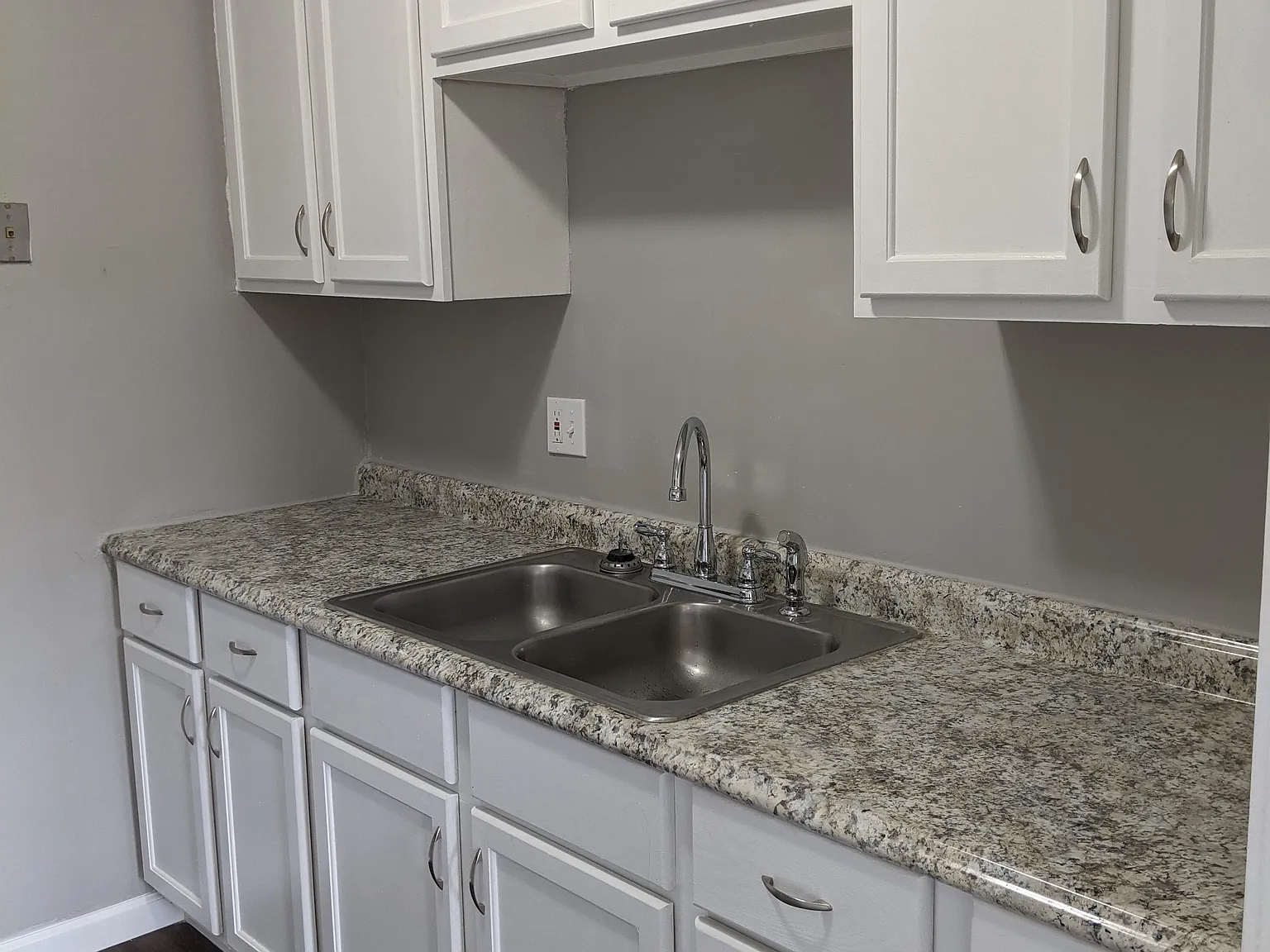 1 bed, 750 sqft, $957 — Photo 2